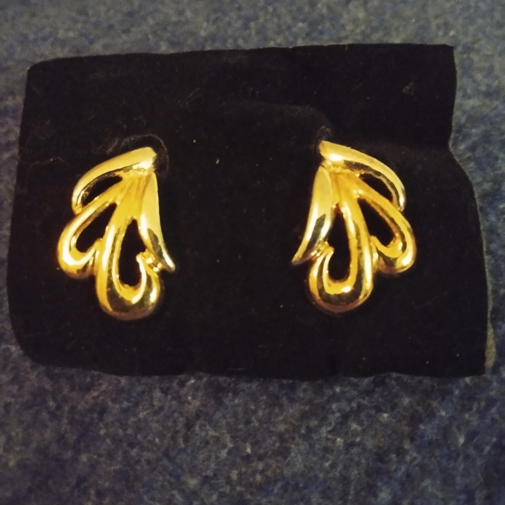 Retro Goldtone Earrings